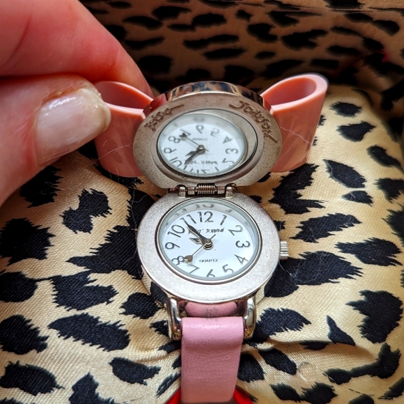 Rare Betsey Johnson timepiece - Picture 3 of 3